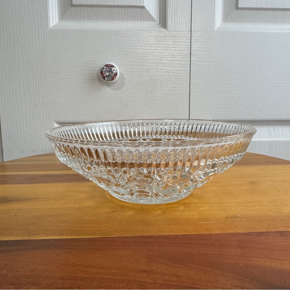 Federal Glass Windsor button and cane serving bowl